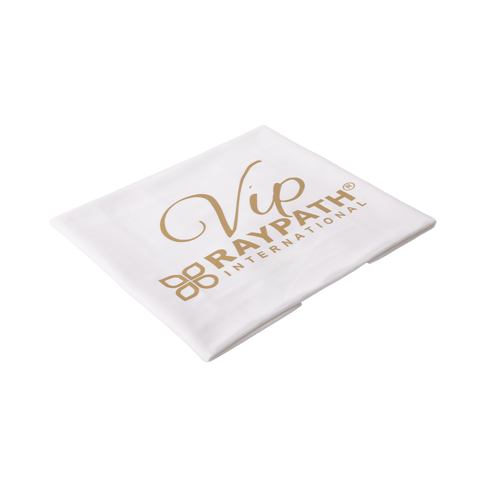 1720522882668d18827f2ab A neatly folded Ręcznik biały Sunbeam Sport 50x80cm with a gold Vip Raypath International logo and text, displayed against a white background.