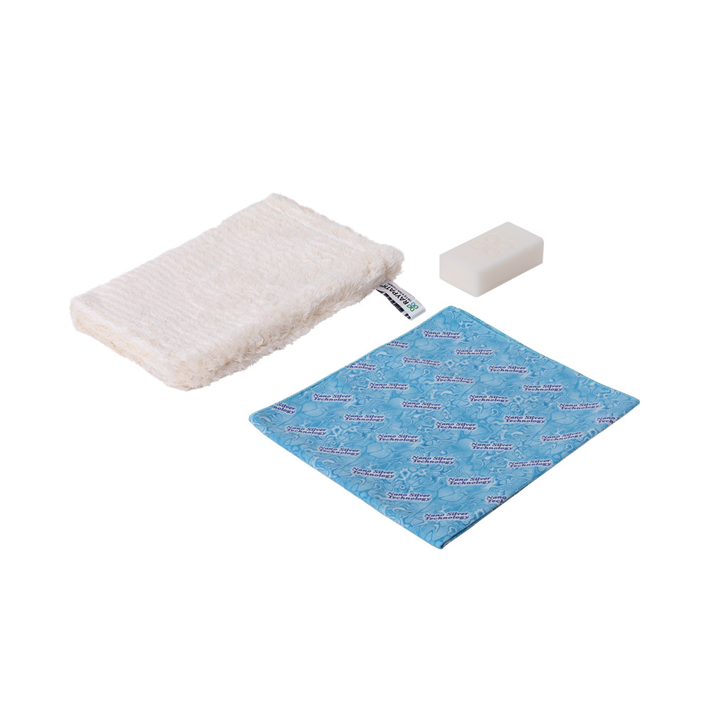 172500578866d17fdca9344 The Zestaw Beige Care Glove includes a white textured cloth, a small white rectangular eraser, and a blue patterned cloth, all displayed on a white background.